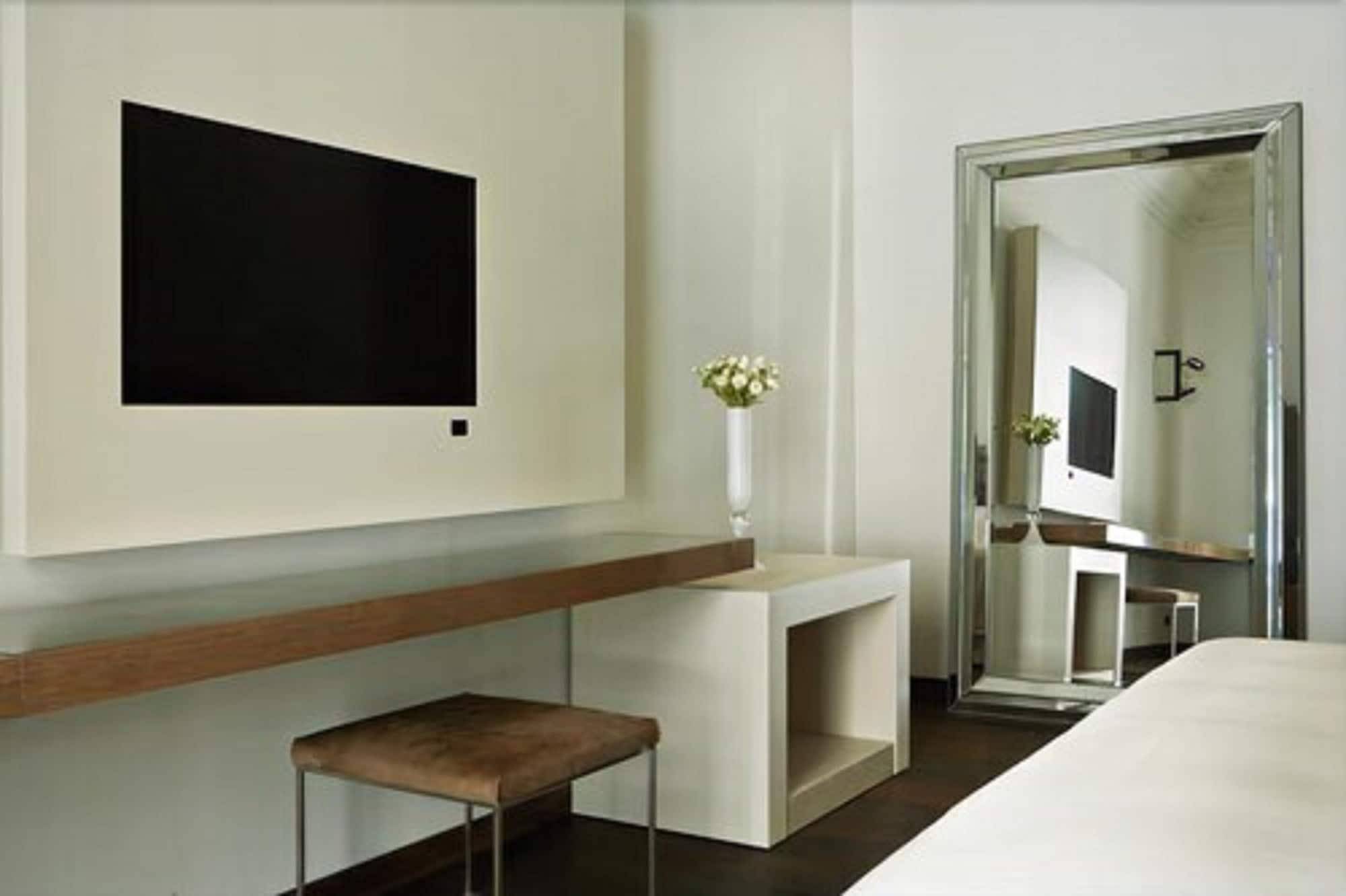 House Hotel